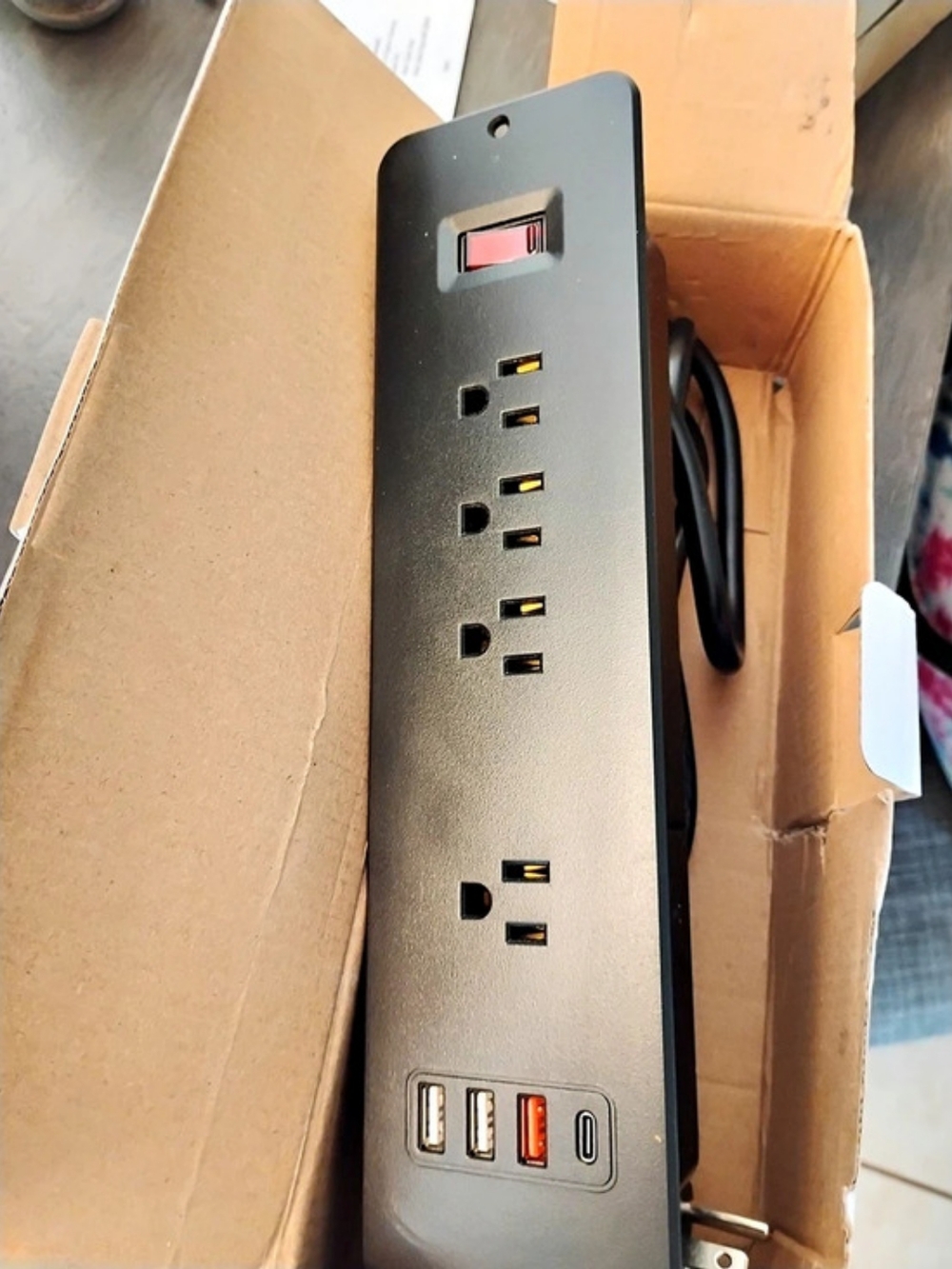 8 Outlets Recessed Dual Eyemion Cord 8-Outlet Power Strip with USB Ports NWT